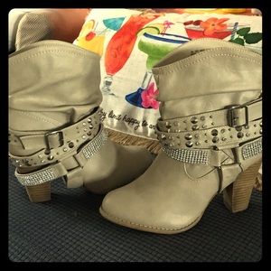 Just Fab dazzling boots